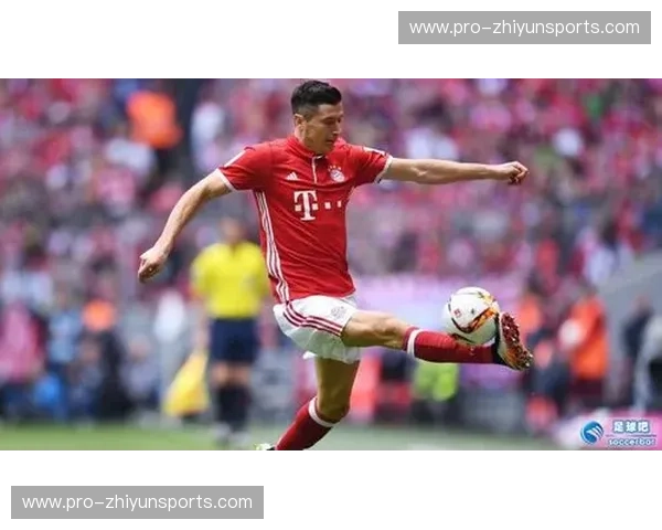 阿德莱德的骄阳与马拉加的碧海：一场跨越时空的足球对话